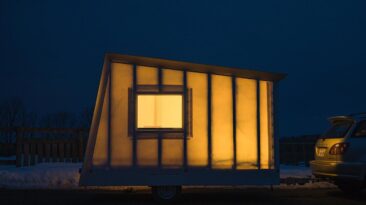 Este multiuso é uma estação de rádio móvel que viaja por todo o Japão para coletar sons da natureza